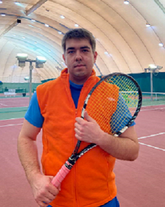 belonog-trener-tennis-ssr